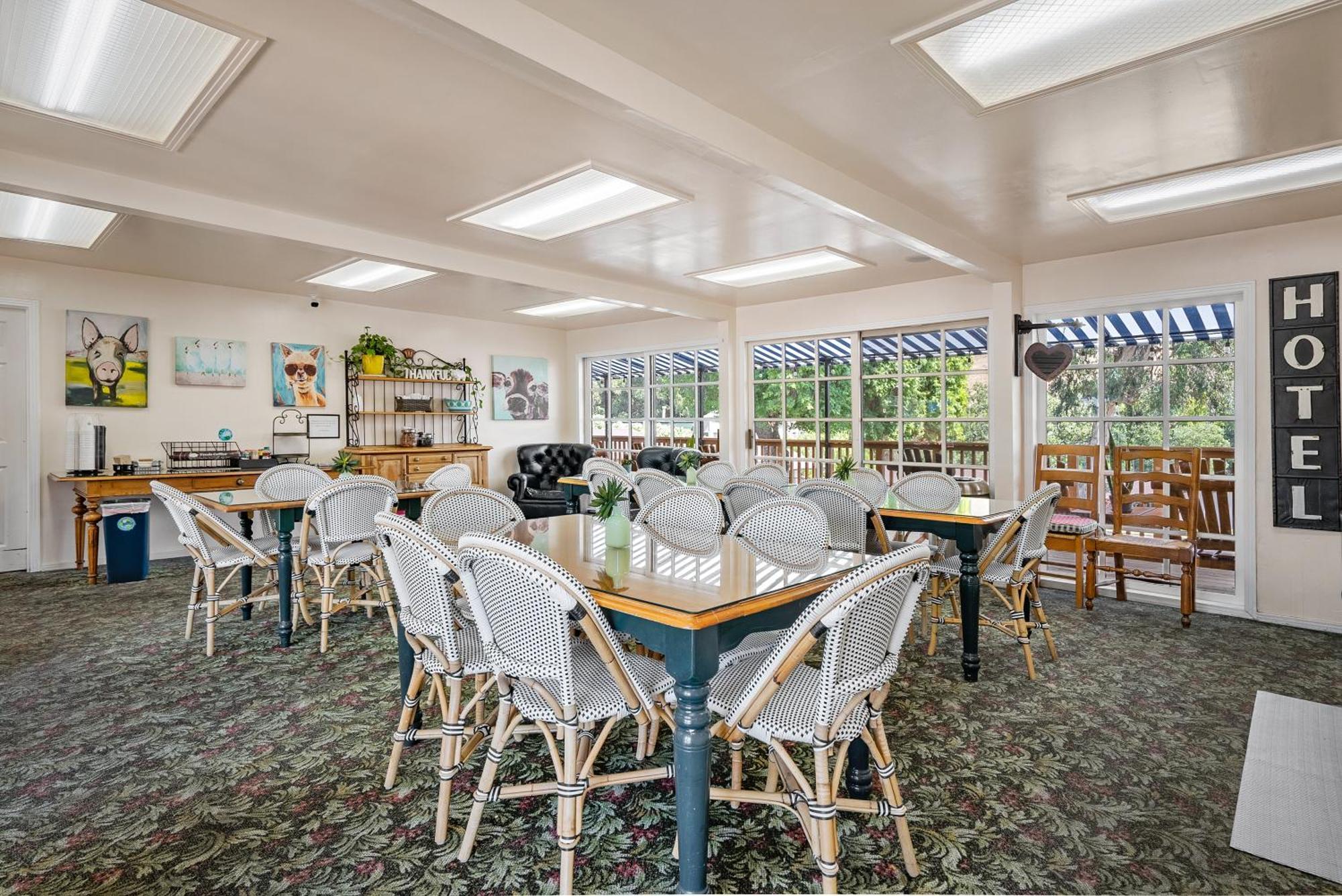 Inn Peach Tree
